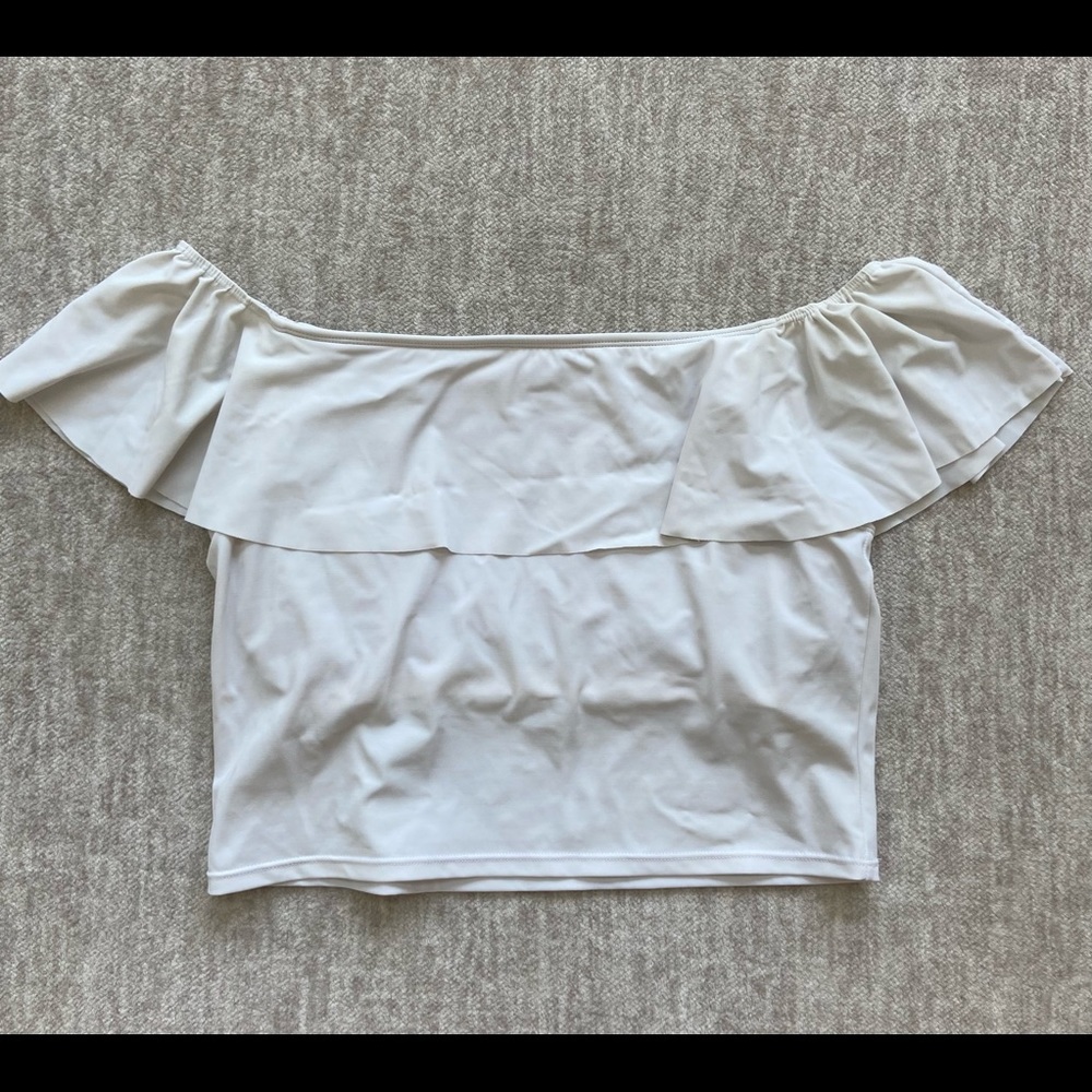 Kornti Jeane Ruffle Around Top